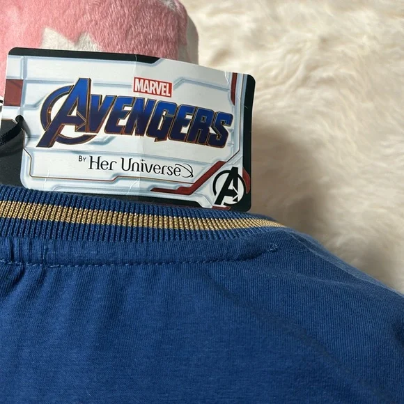 Her Universe Captain Marvel Avengers jersey size small NWT - Picture 4 of 4